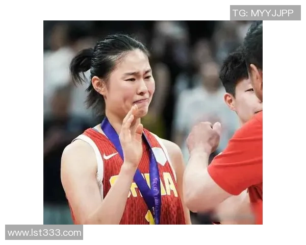 女篮集训营面临挑战李梦王思雨或因伤病缺席引关注